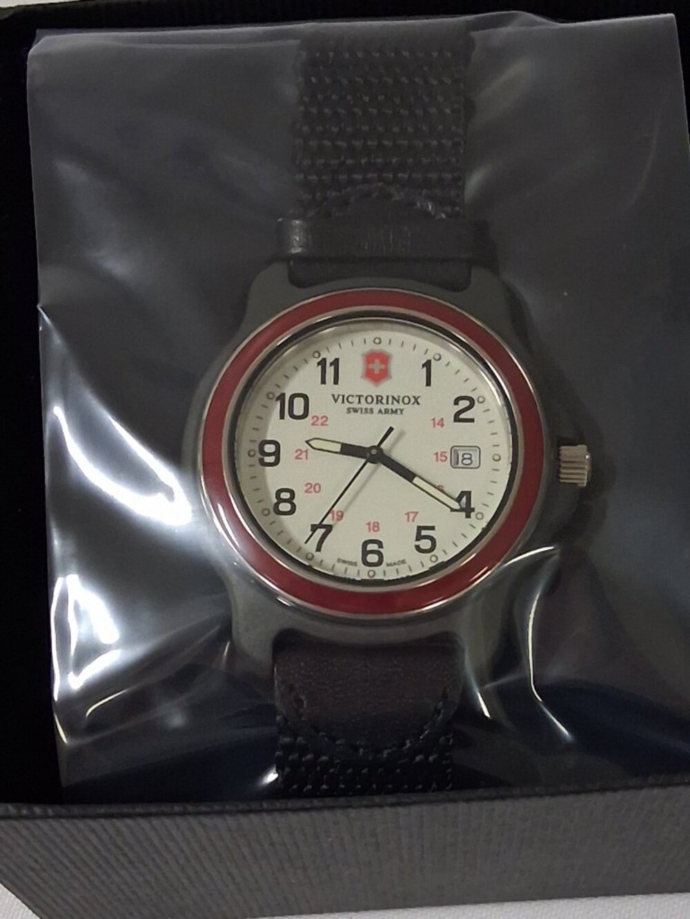 Swiss Army Men`s Wrist Watch Model 249085 From Victorinox